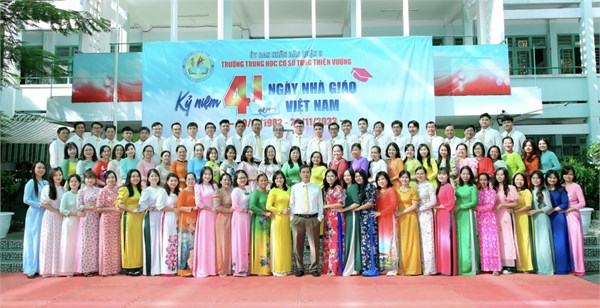 Hình ảnh tập thể ngày 20/11